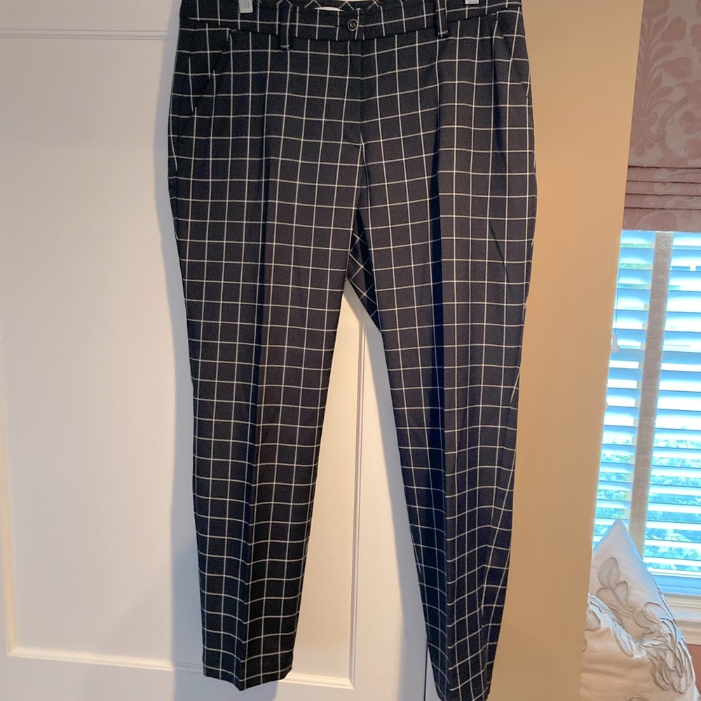 Lady Hagen,size 10, golf pants,never worn,black with white check,front zipper